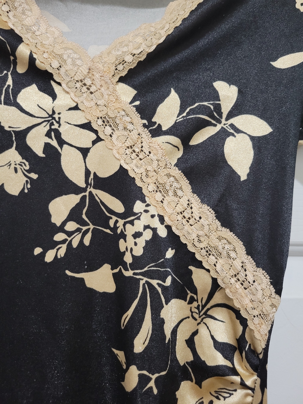 Vintage Forever 21 Black Top with Cream Floral Print & Lace Trim - Picture 2 of 13